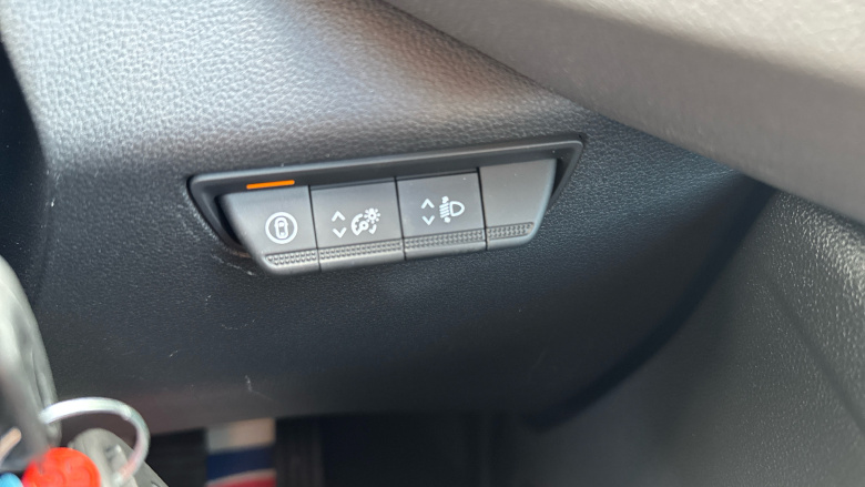 Renault Master Mwb Diesel Fwd MM35 Blue dCi 130 Advance Medium Roof Van